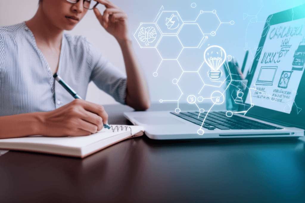 Persona pensando en ideas de nombres para su tienda online